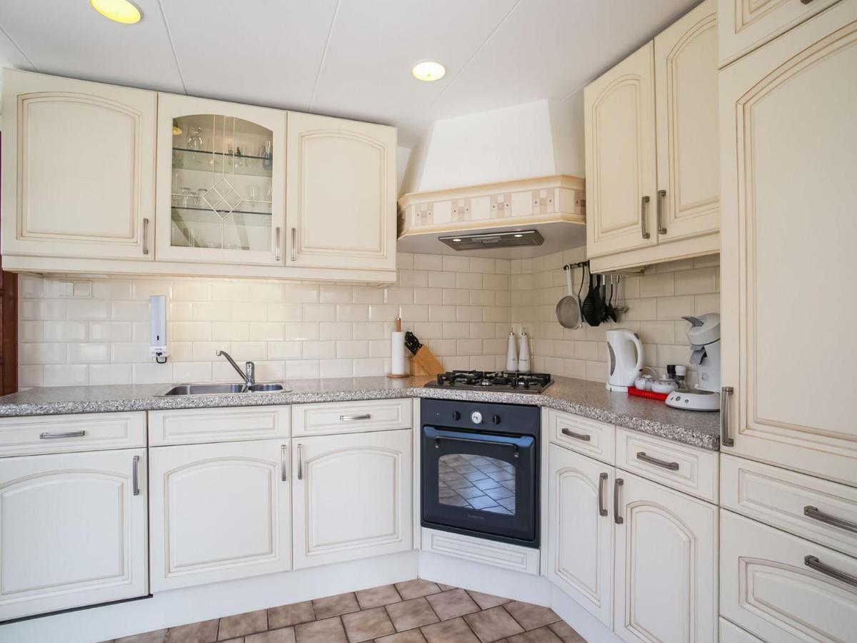 Holiday Home In Noordwijkerhout With Terrace Close To A Lake المظهر الخارجي الصورة